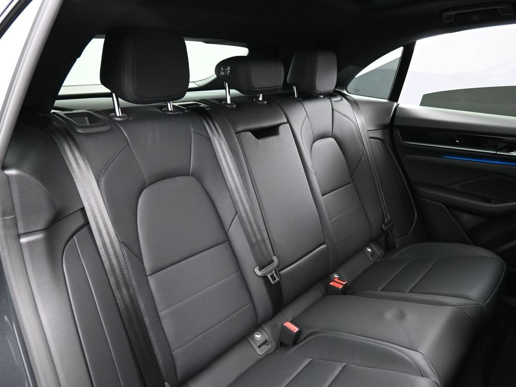 Certified 2025 Porsche Macan Electric RWD image 26