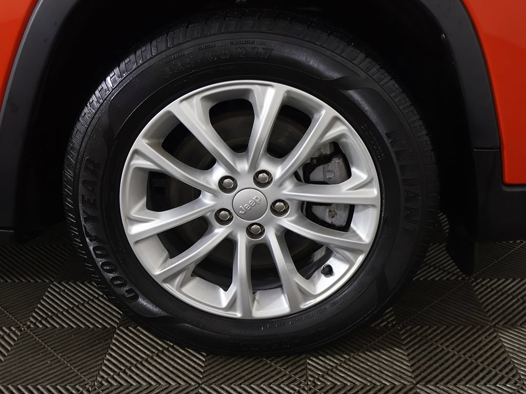 Used 2021 Jeep Cherokee Latitude FWD image 18