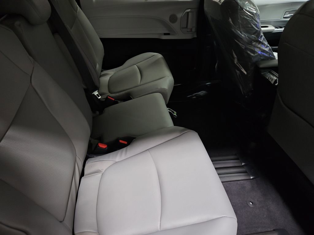 New 2026 Toyota Sienna XLE image 25