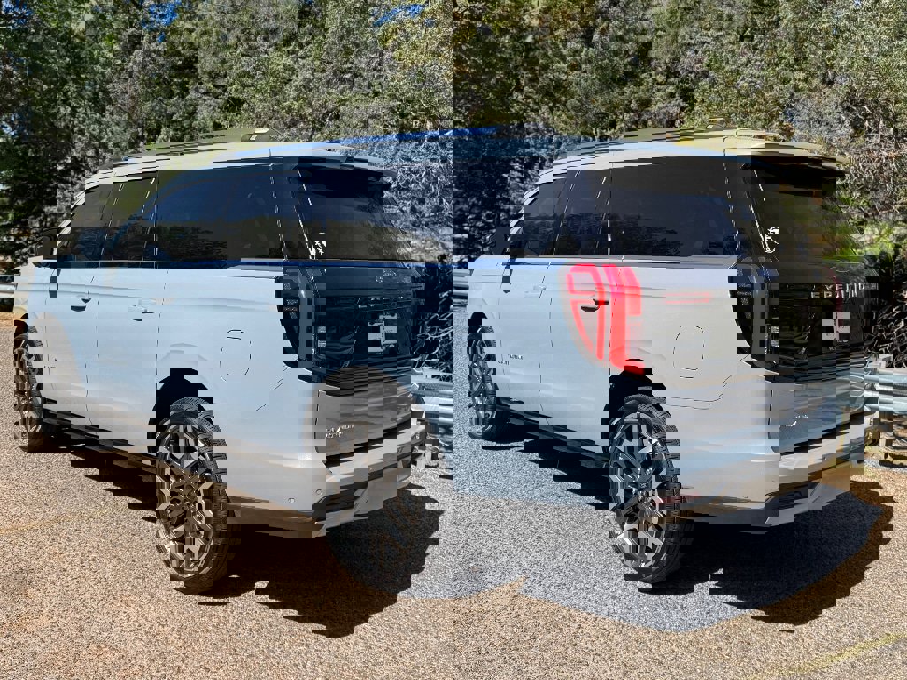 Used 2025 Ford Expedition Max Platinum w/ Platinum Ultimate Package AWD/4WD image 10