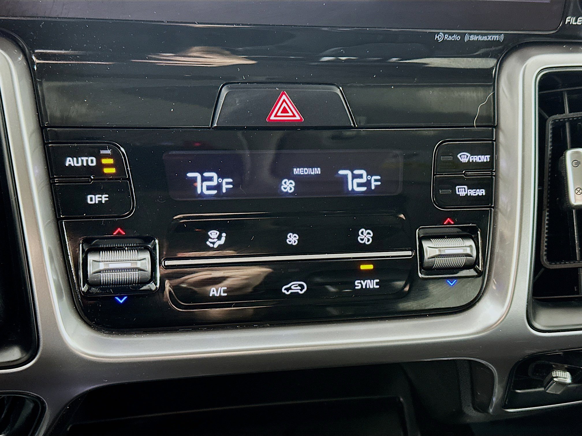 Used 2023 Kia Sorento S w/ Panoramic Sunroof Package image 16