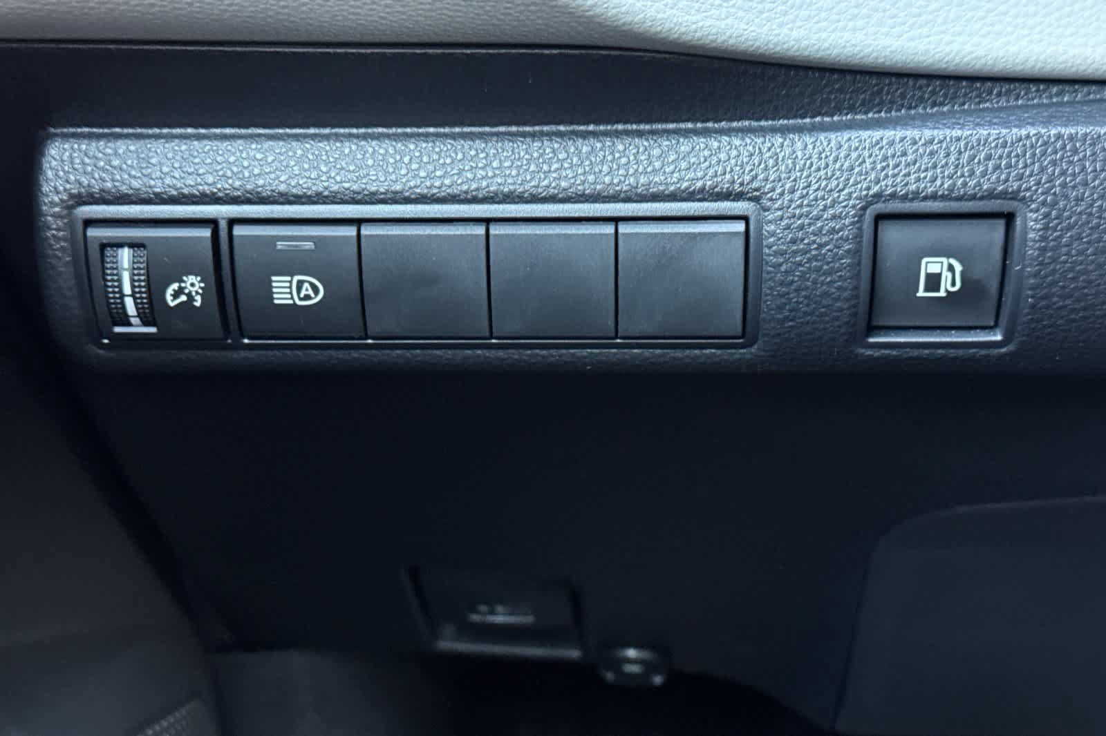 Certified 2025 Toyota Corolla LE FWD image 27