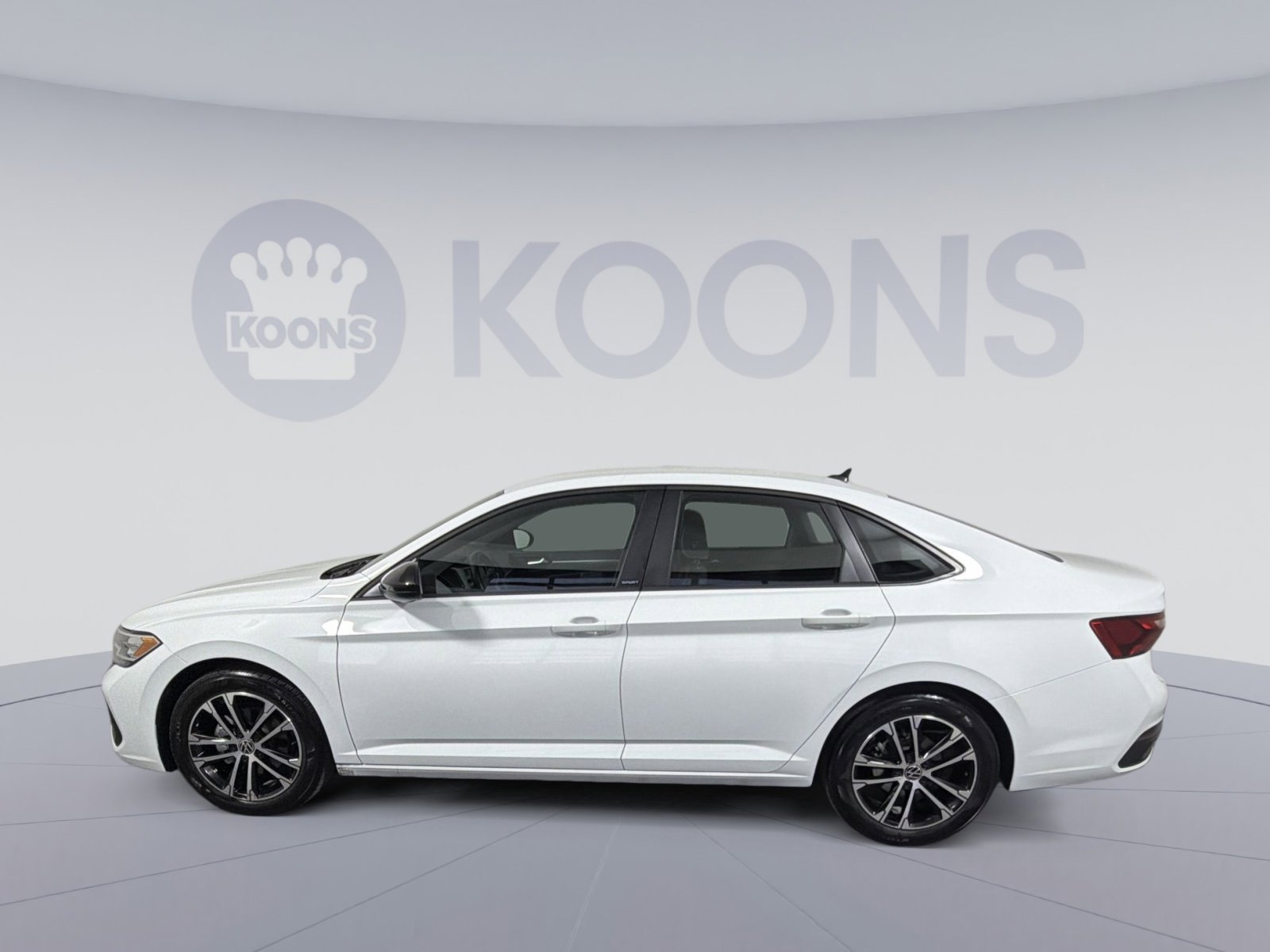 Used 2023 Volkswagen Jetta Sport image 2