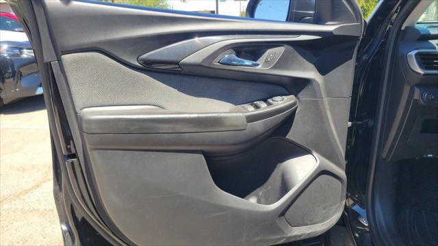 Used 2021 Chevrolet TrailBlazer LS w/ LPO, Blackout Package FWD image 17
