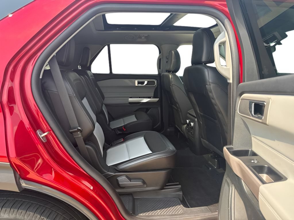 Used 2023 Ford Explorer XLT w/ Equipment Group 202A AWD/4WD image 29