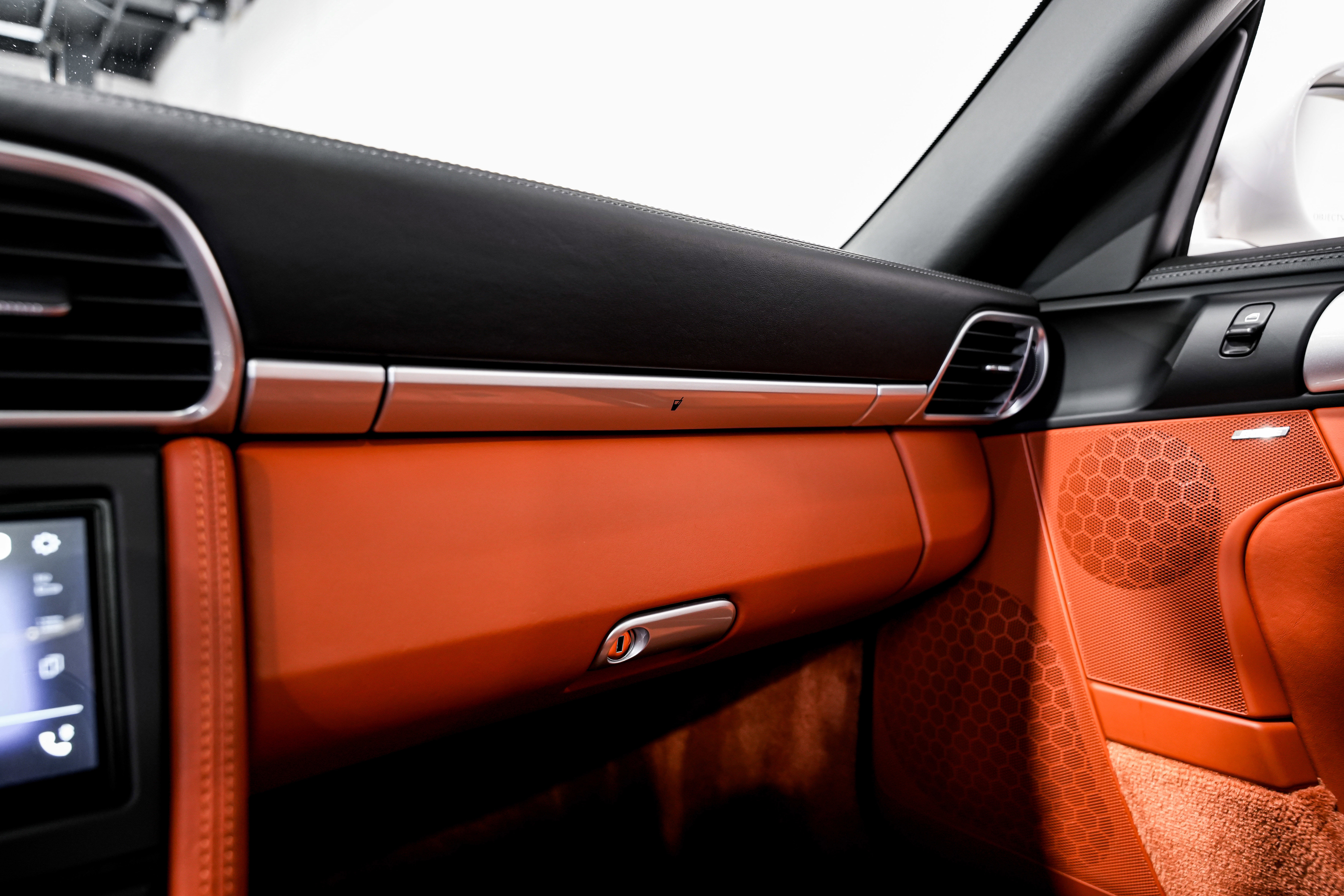 Used 2010 Porsche 911 Targa 4S image 16