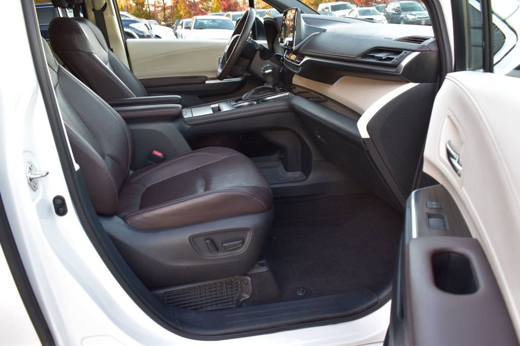 Used 2022 Toyota Sienna Platinum image 17