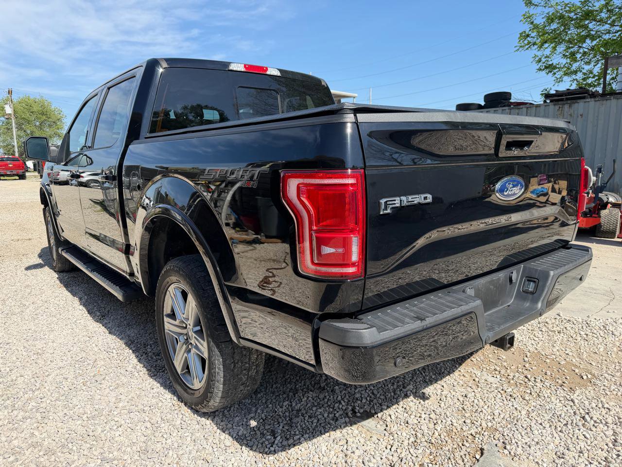 Used 2017 Ford F150 Lariat w/ Equipment Group 502A Luxury AWD/4WD image 4