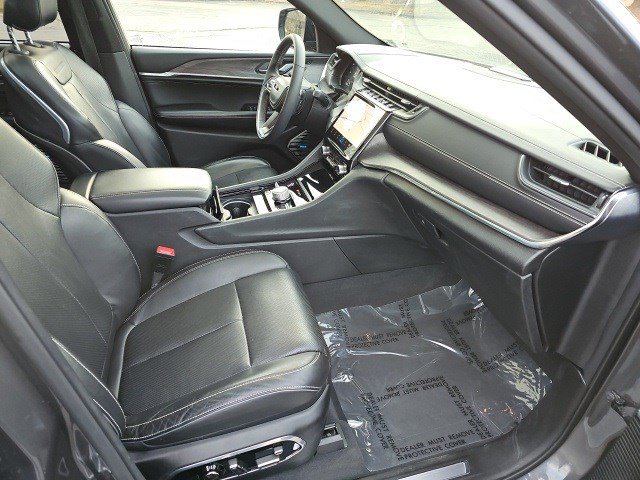 Used 2023 Jeep Grand Cherokee Overland w/ Luxury Tech Group IV image 11