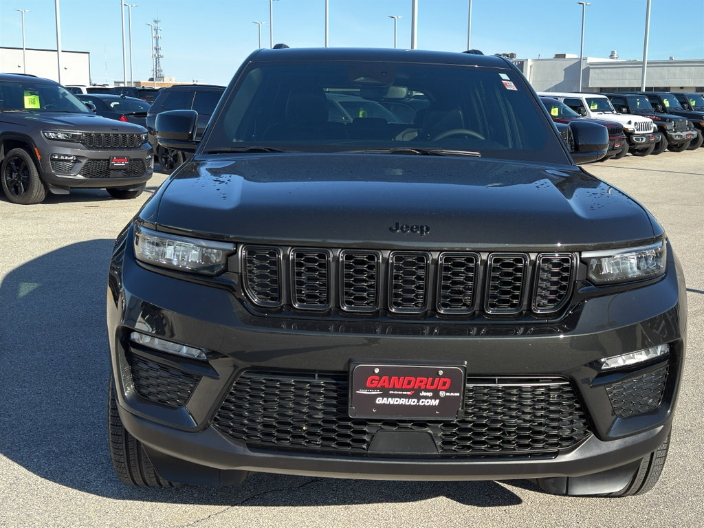 Used 2024 Jeep Grand Cherokee Limited w/ Black Appearance Package image 3