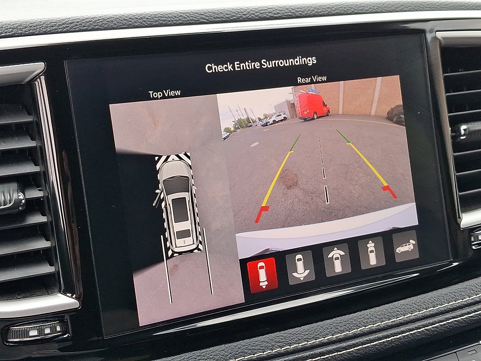 Used 2024 Chrysler Pacifica Limited FWD image 19