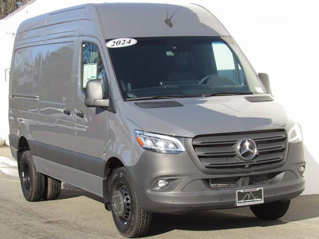 Used 2024 Mercedes-Benz Sprinter 3500 image 2