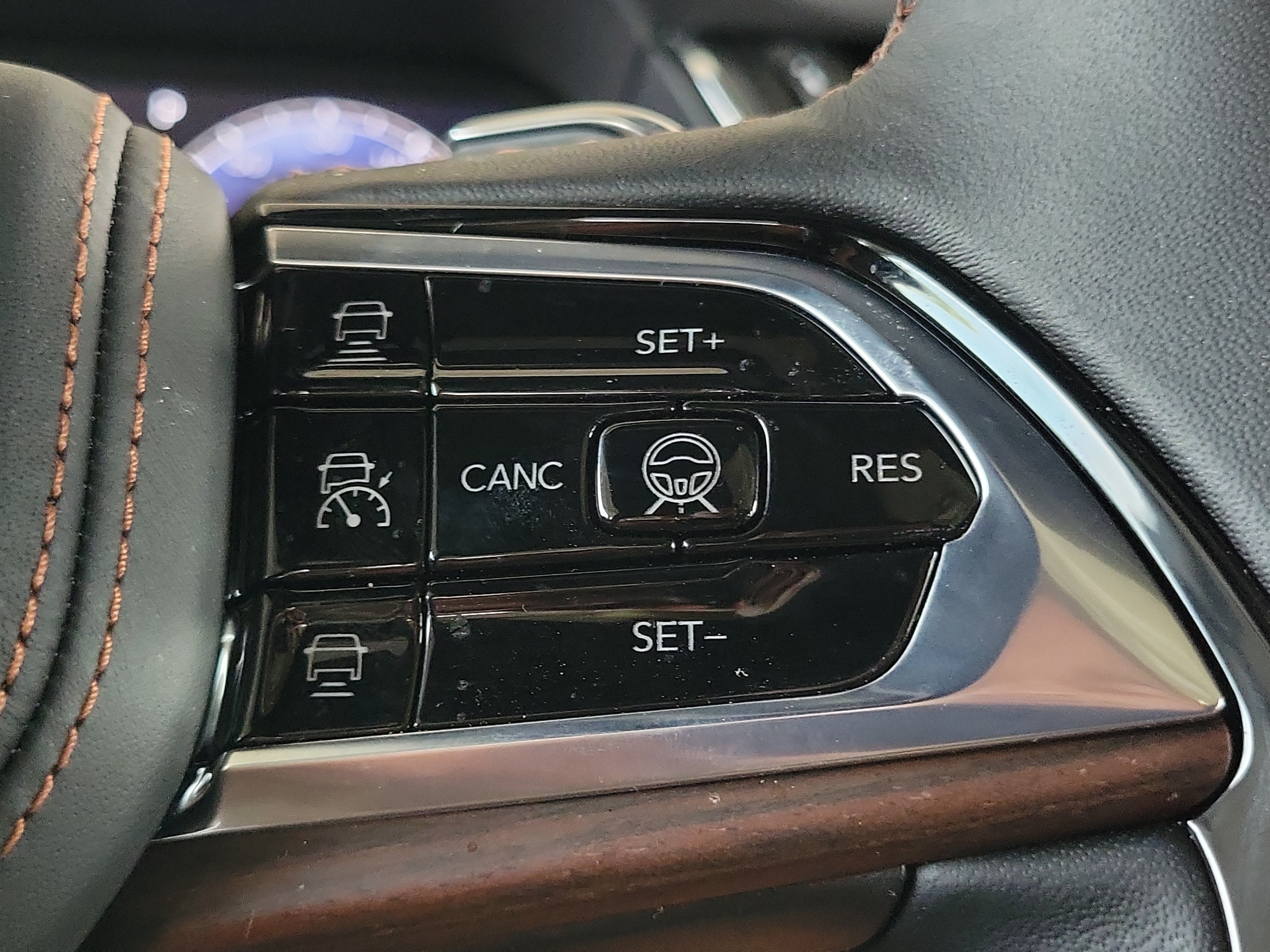 New 2025 Jeep Grand Cherokee L Summit w/ Advanced Protech Group IV AWD/4WD image 23