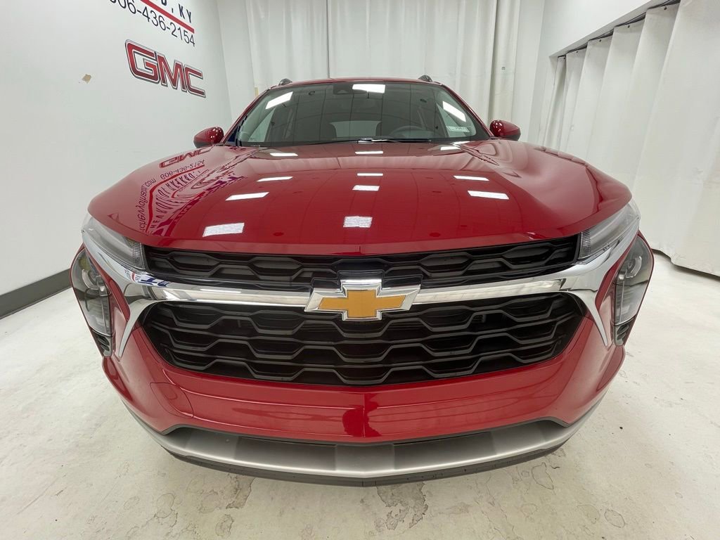 New 2026 Chevrolet Trax LT FWD image 2