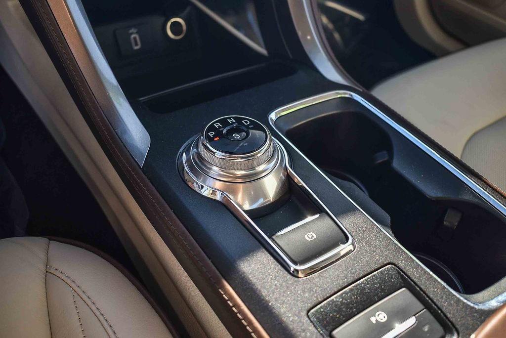 Used 2017 Ford Fusion Platinum image 19