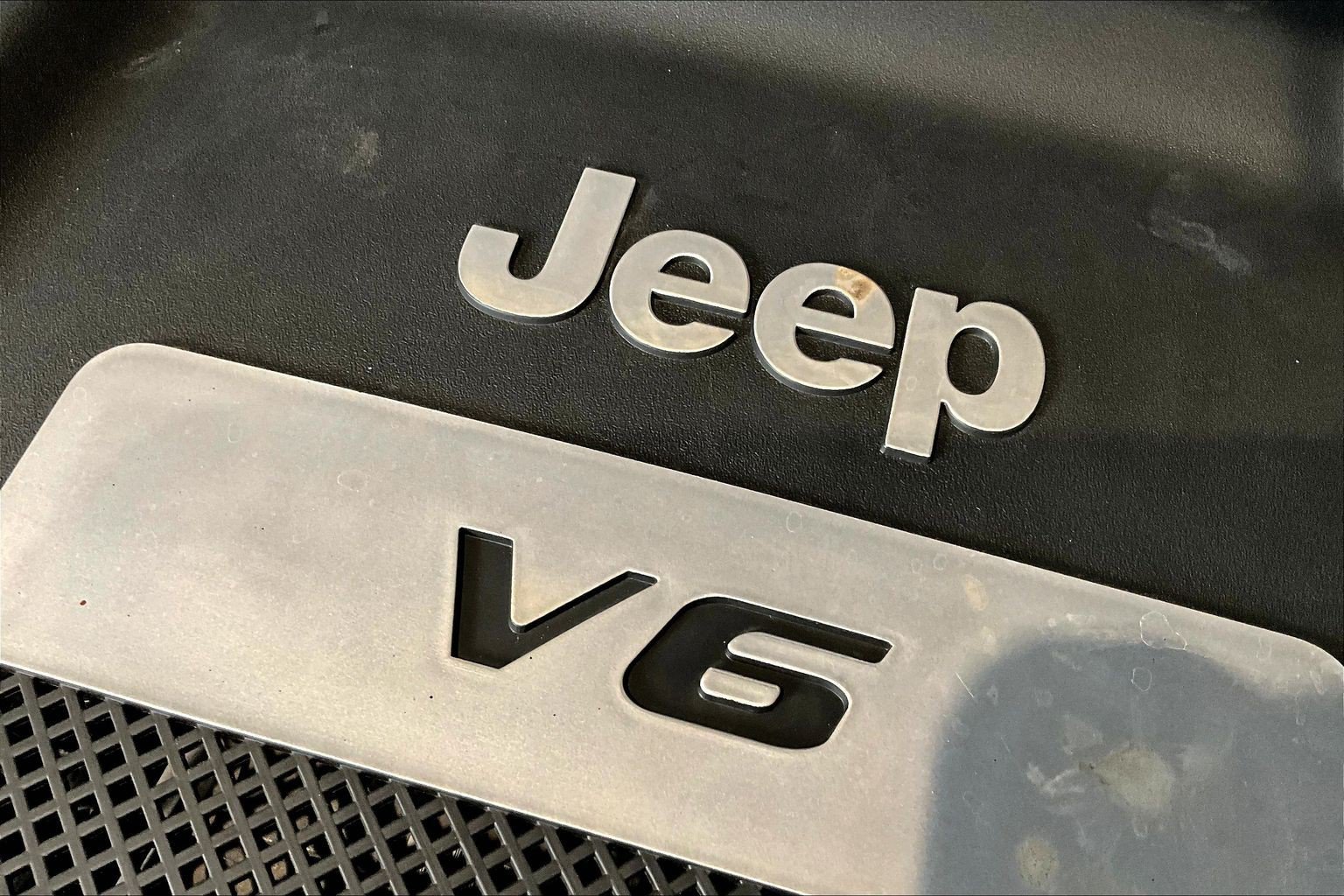Used 2015 Jeep Wrangler Sahara w/ Connectivity Group AWD/4WD image 30