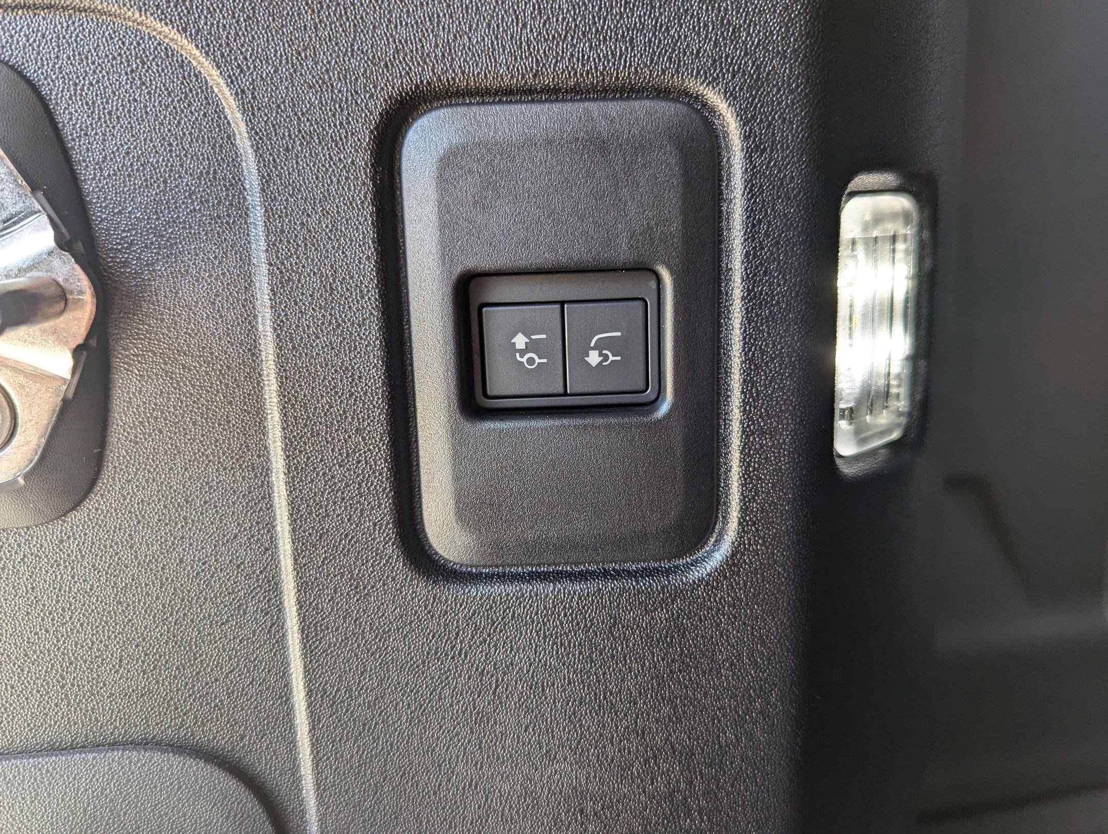 Certified 2025 Land Rover Defender 110 image 18