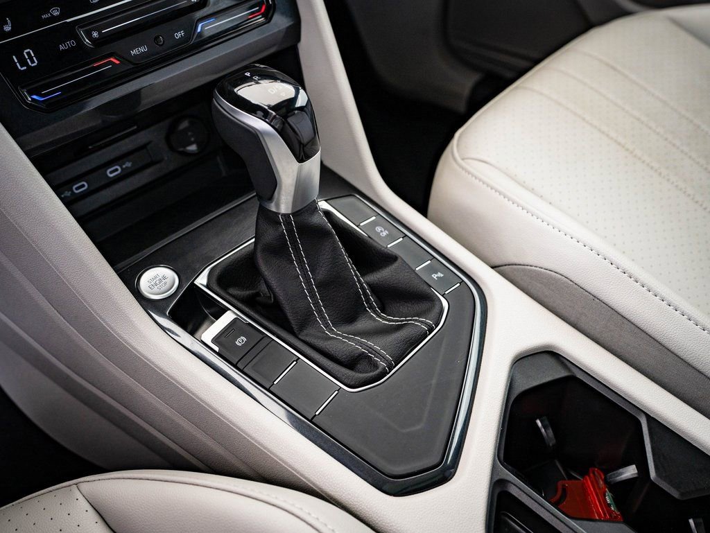 Used 2024 Volkswagen Tiguan SE R-Line image 32