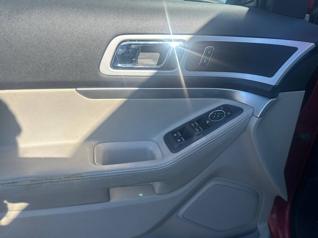 Used 2012 Ford Explorer XLT AWD/4WD image 11
