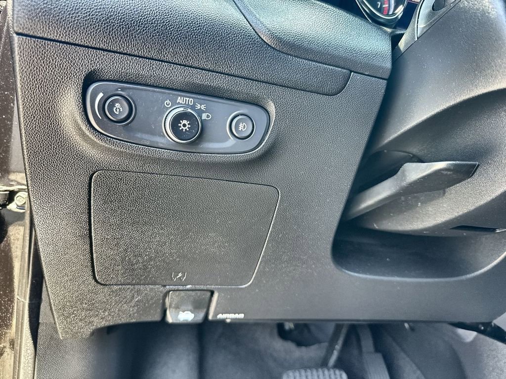 Used 2020 Buick Encore GX Select w/ Sport Touring Package FWD image 9
