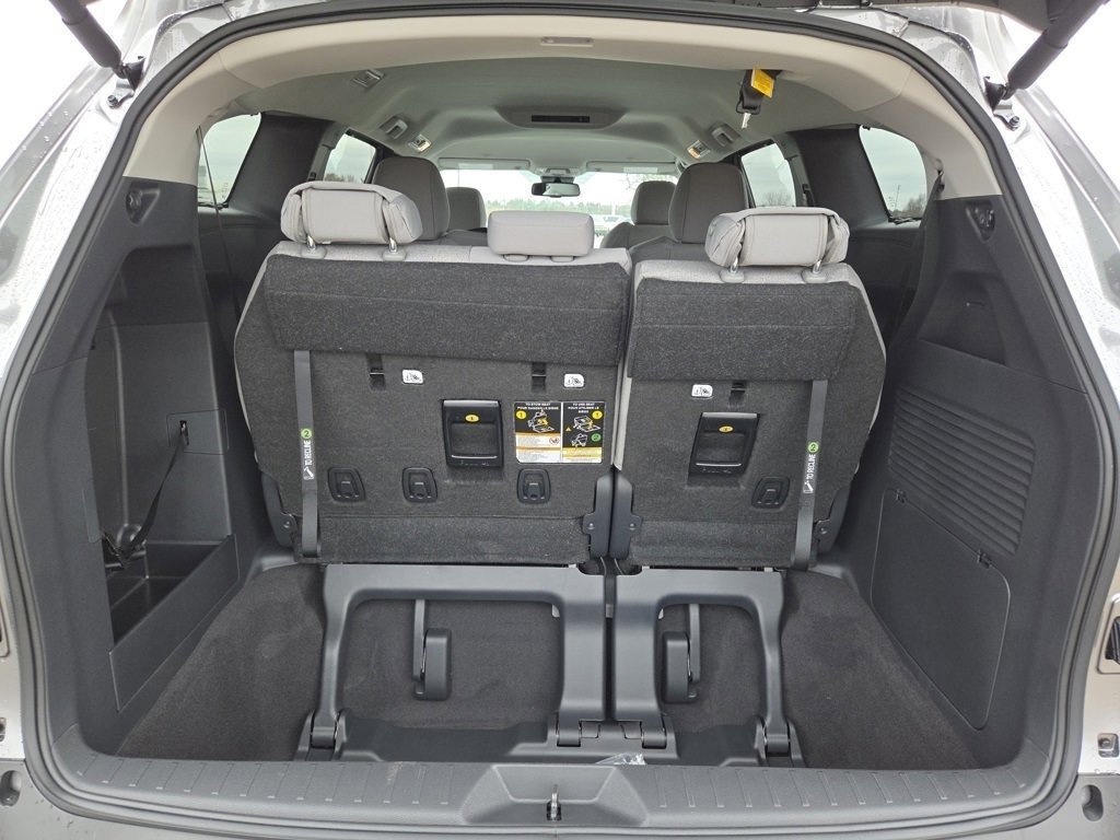 New 2026 Toyota Sienna LE image 24