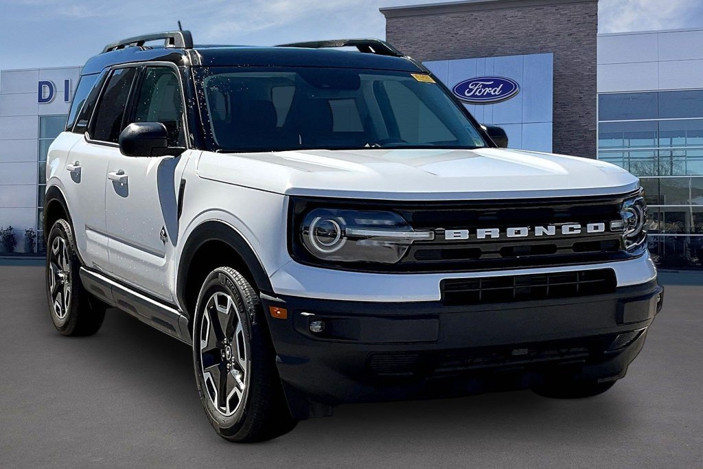 Certified 2024 Ford Bronco Sport Outer Banks w/ Tech Package AWD/4WD image 1