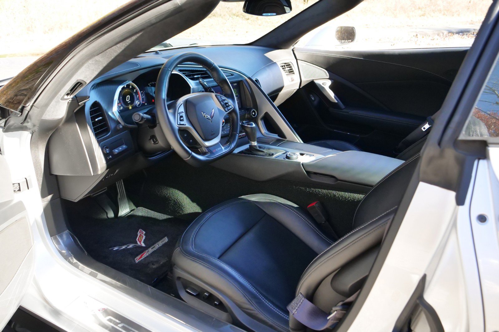 Used 2016 Chevrolet Corvette Z06 w/ 3LZ Preferred Equipment Group image 27