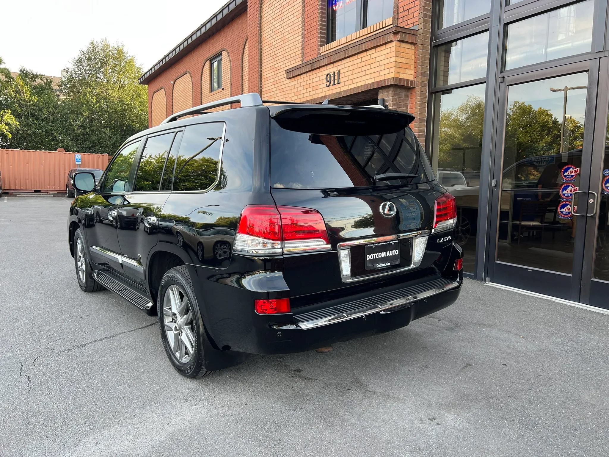 Used 2014 Lexus LX 570 4WD w/ Luxury Package image 5