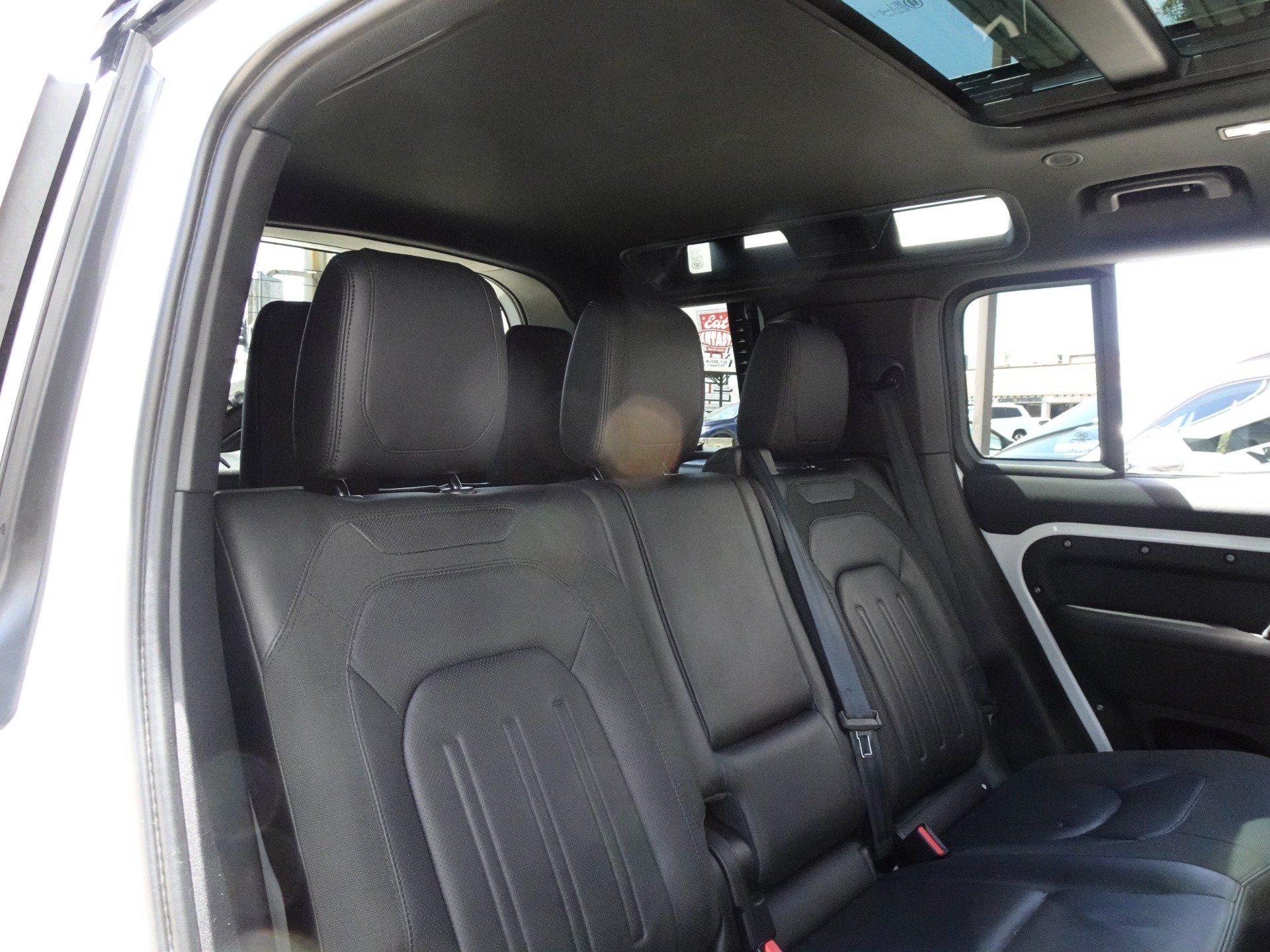 Used 2021 Land Rover Defender 110 SE AWD/4WD image 18