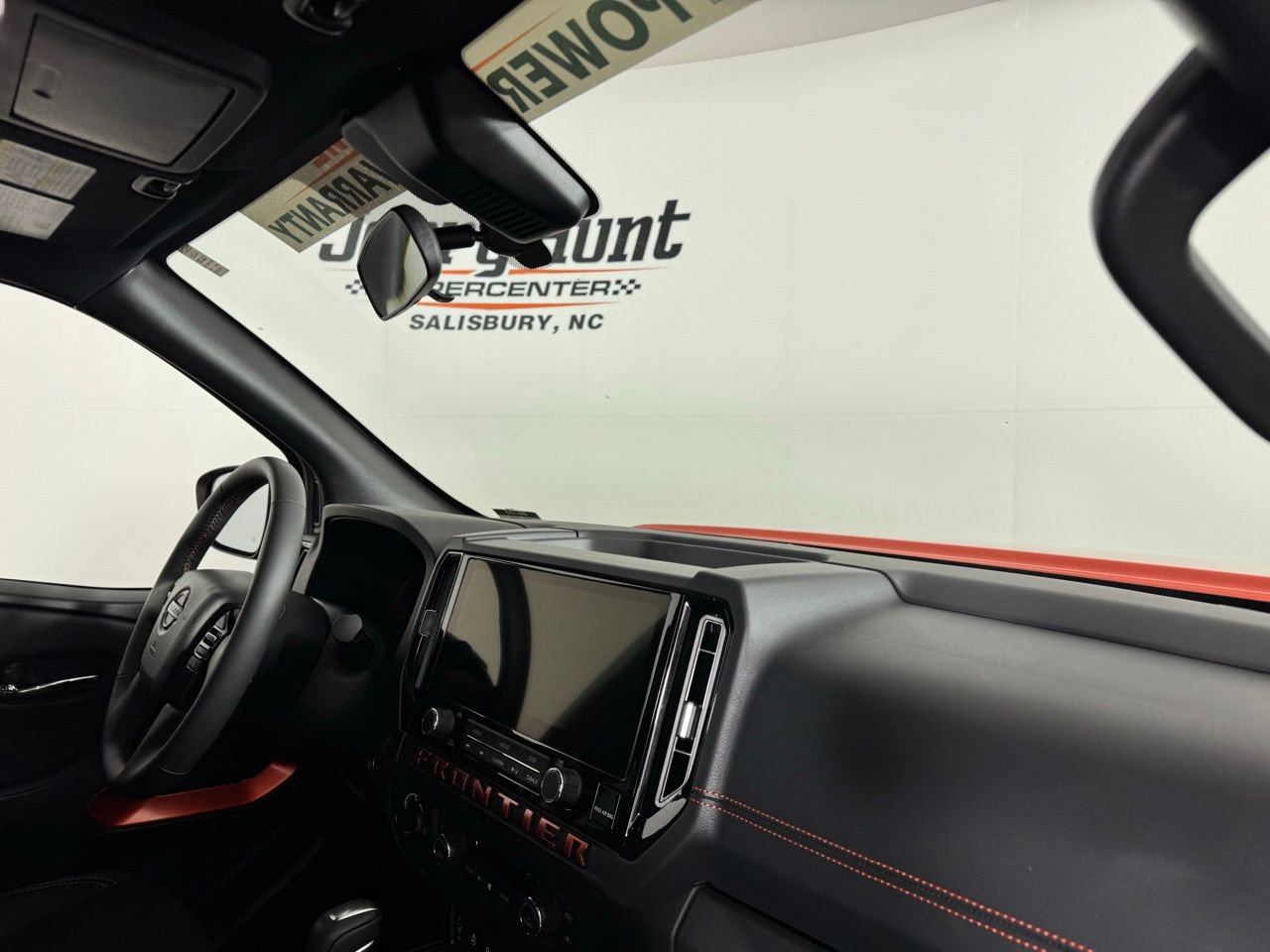 Used 2025 Nissan Frontier PRO-4X w/ Pro Convenience Package image 29