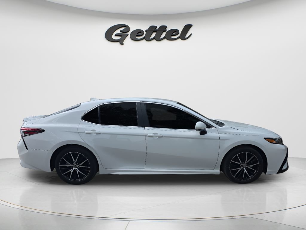 Used 2024 Toyota Camry SE FWD image 4