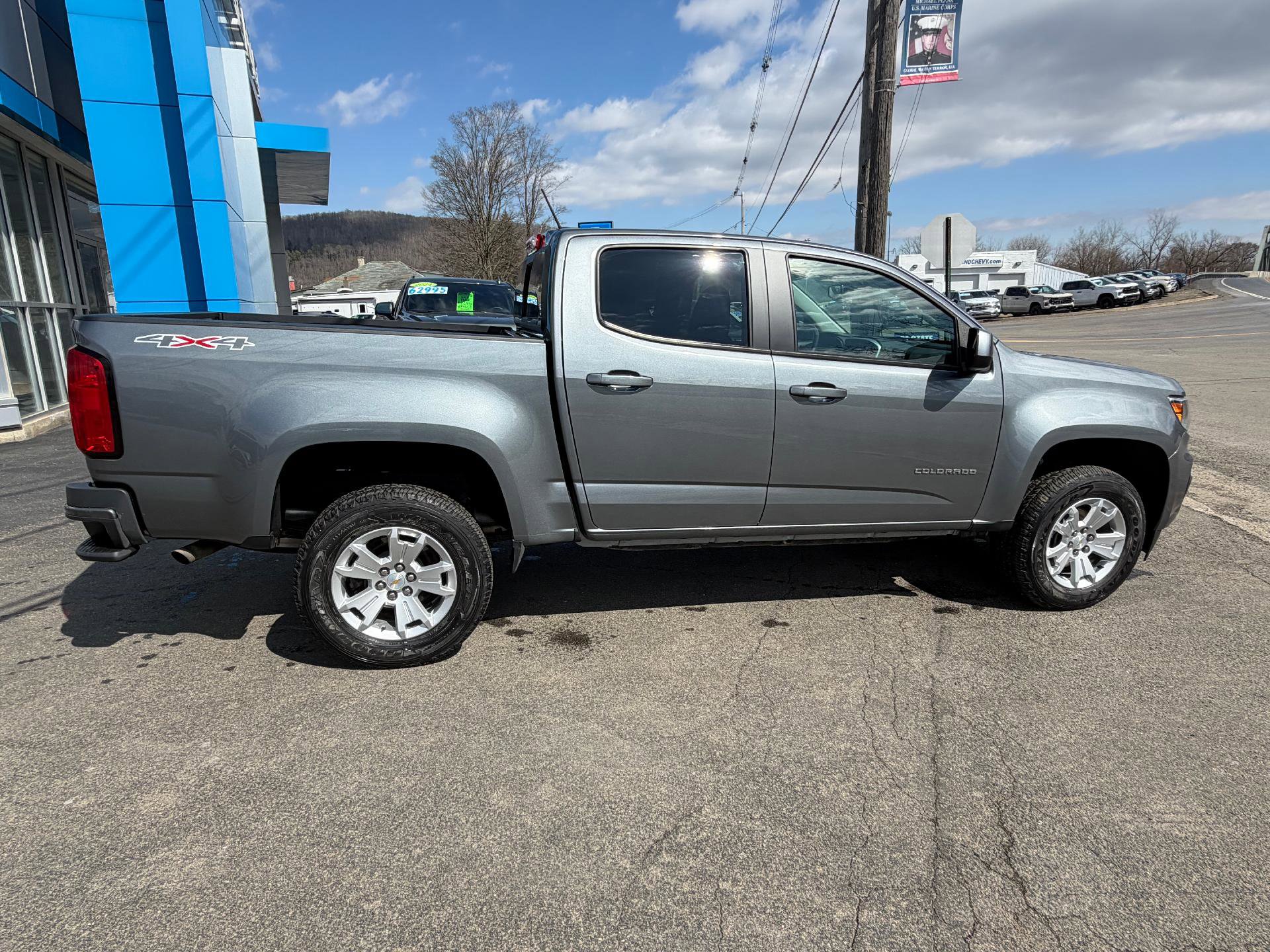 Used 2022 Chevrolet Colorado LT w/ LT Convenience Package image 10