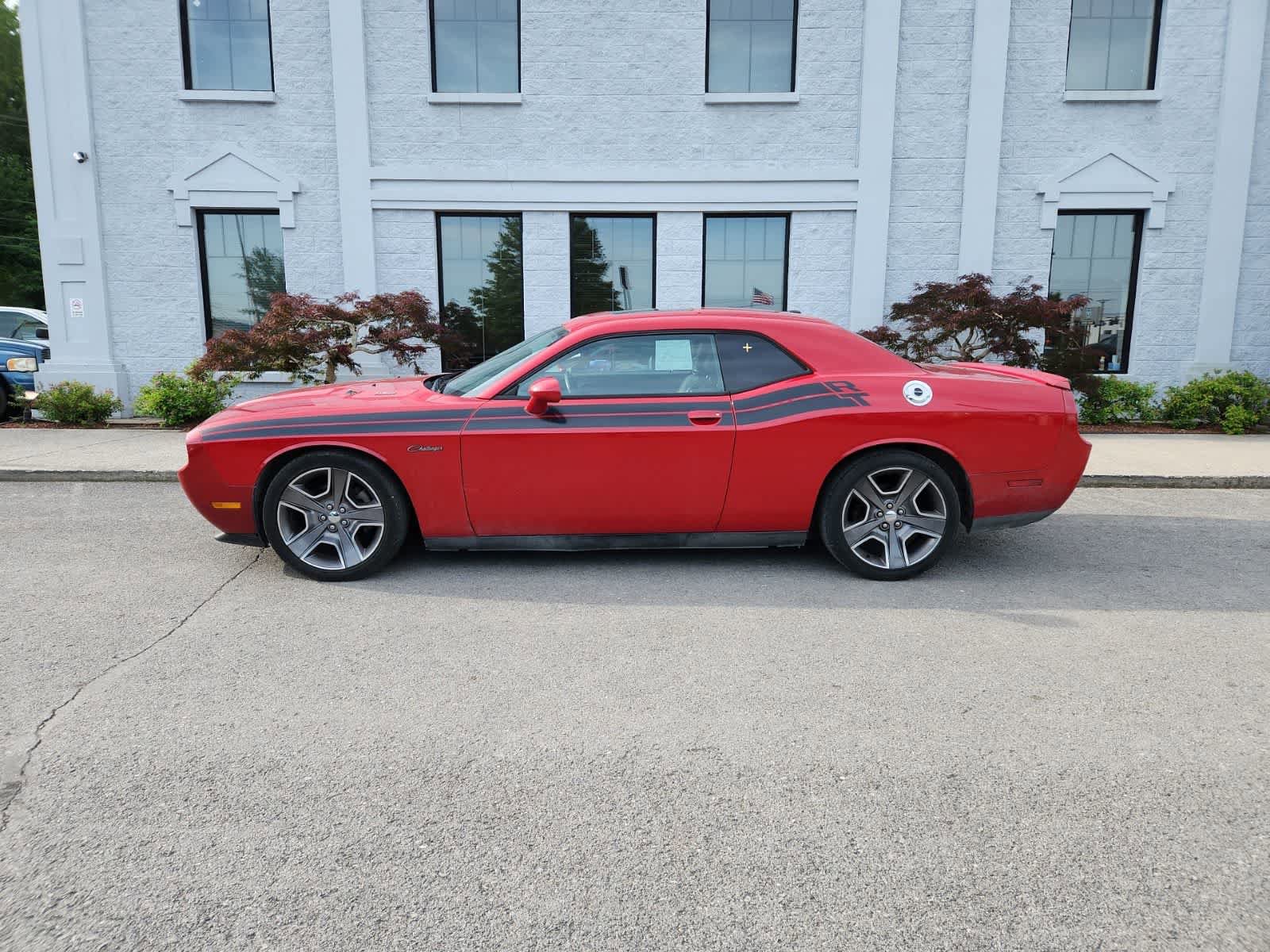Used 2012 Dodge Challenger R/T RWD image 2