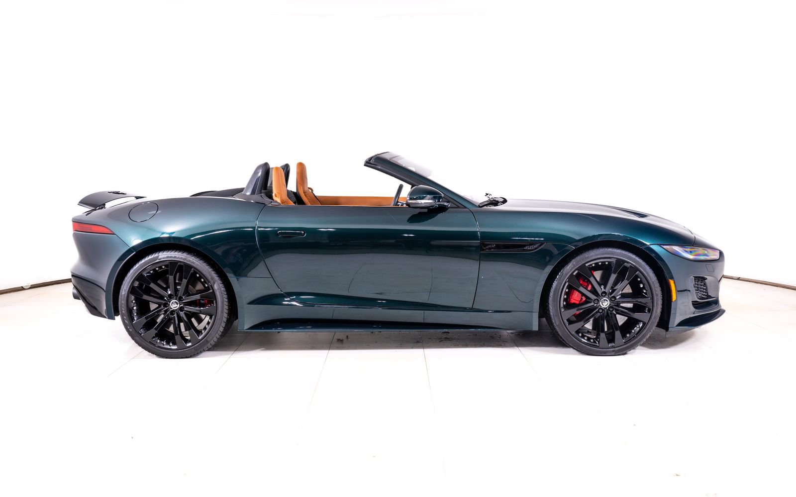 Used 2024 Jaguar F-TYPE R-Dynamic image 8