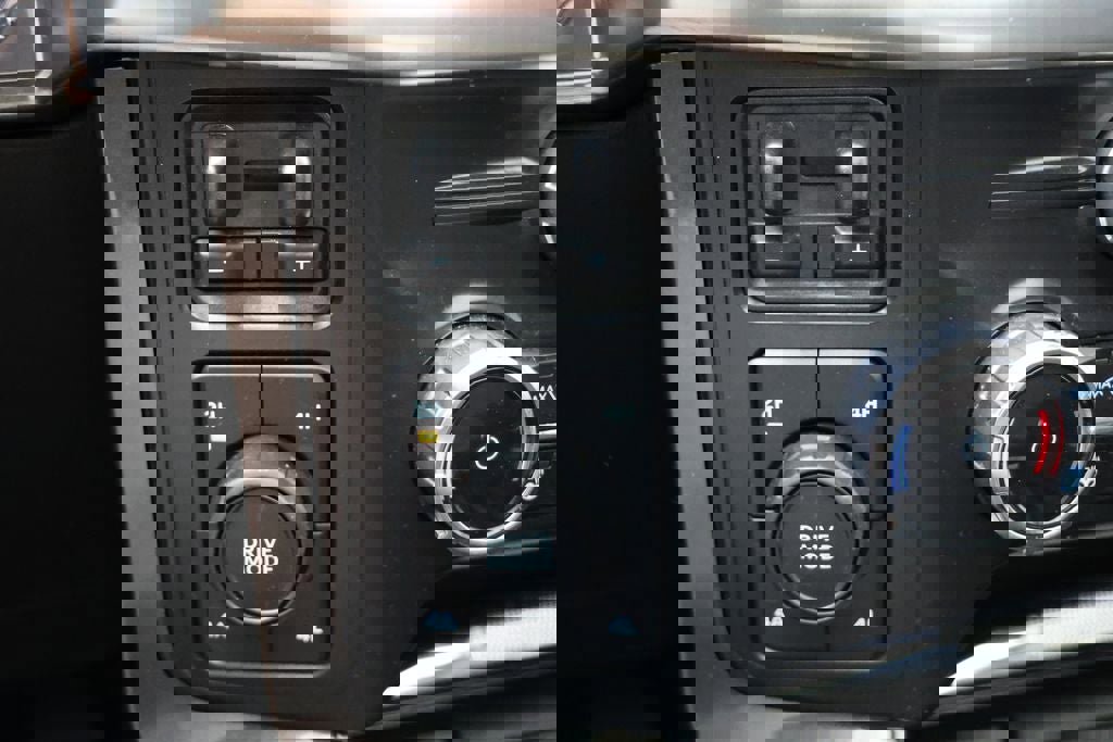 Used 2023 Ford F150 Lariat w/ Equipment Group 502A High image 31