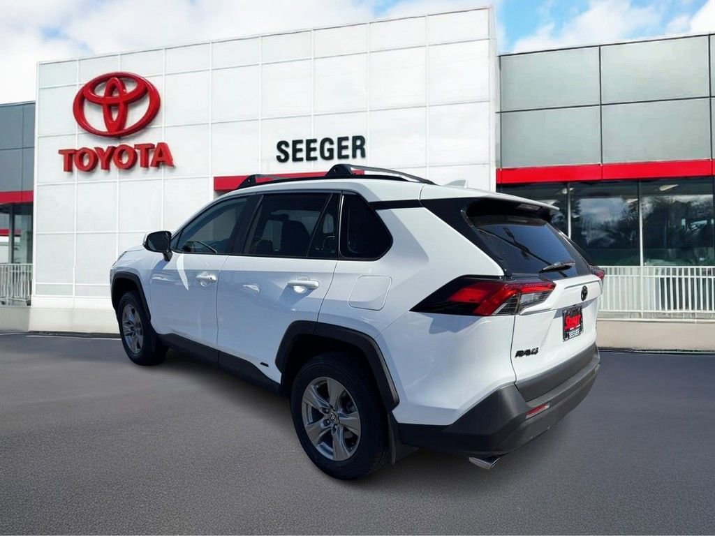 Used 2025 Toyota RAV4 XLE AWD/4WD image 7
