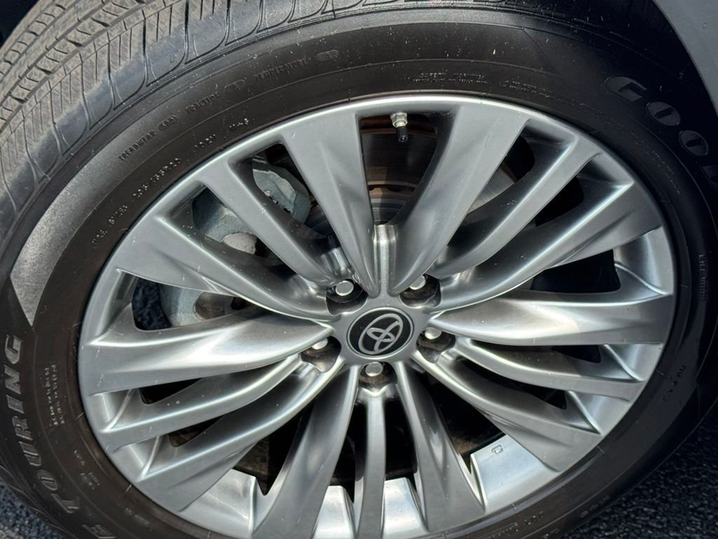 Used 2025 Toyota Highlander Platinum AWD/4WD image 12