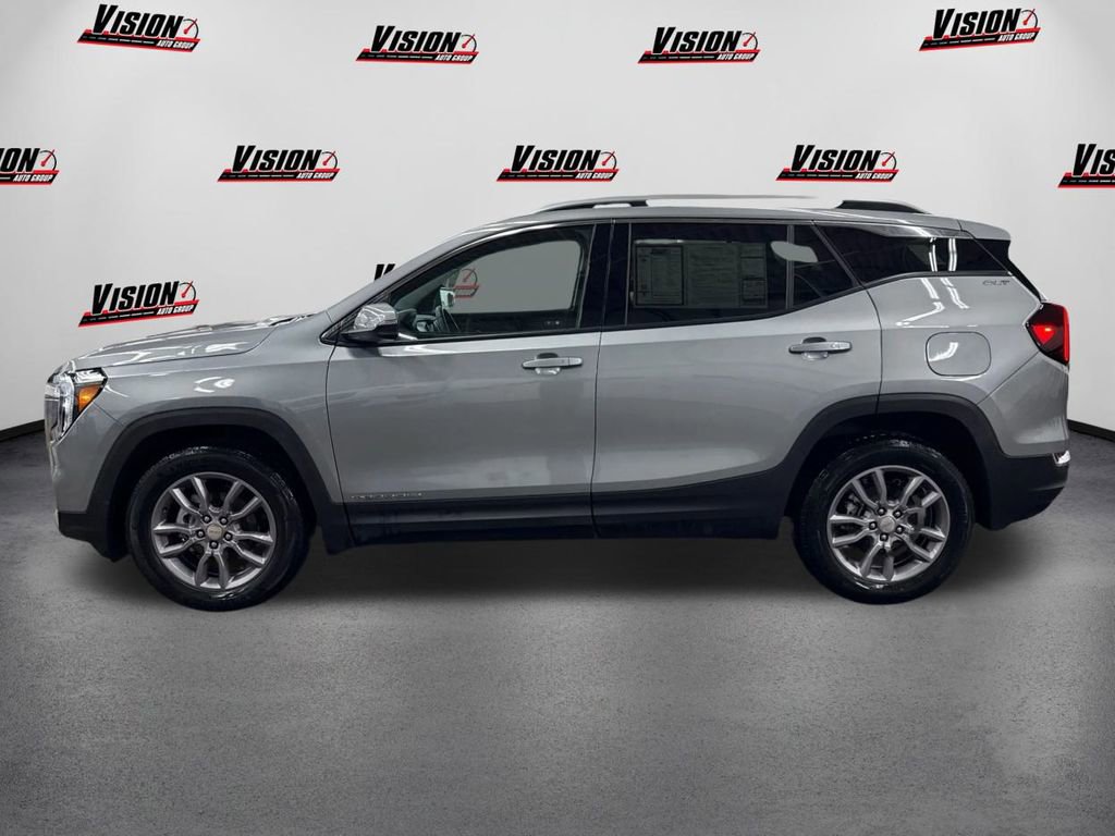 Used 2024 GMC Terrain SLT image 8