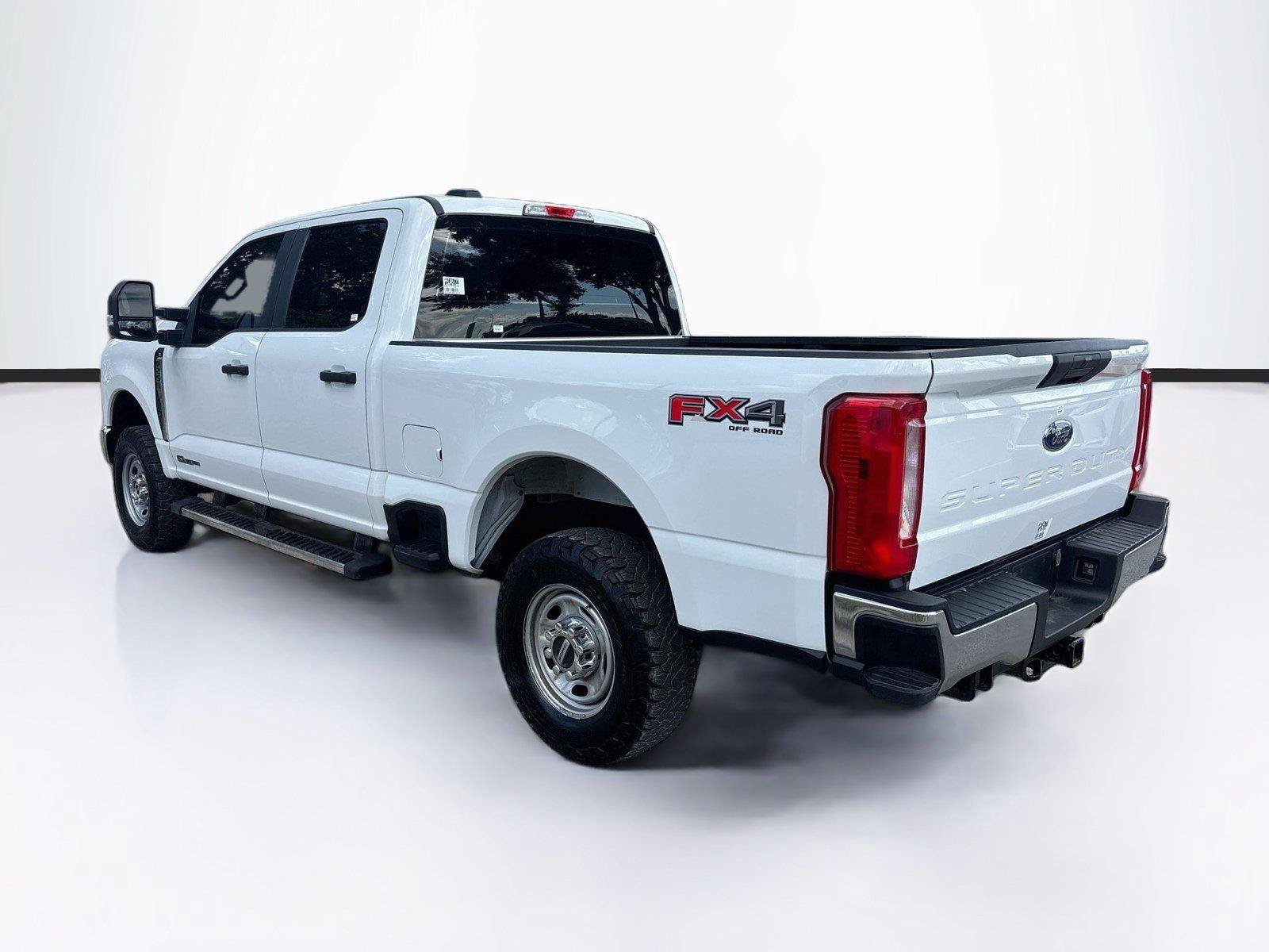 Used 2023 Ford F250 XL w/ FX4 Off-Road Package AWD/4WD image 5
