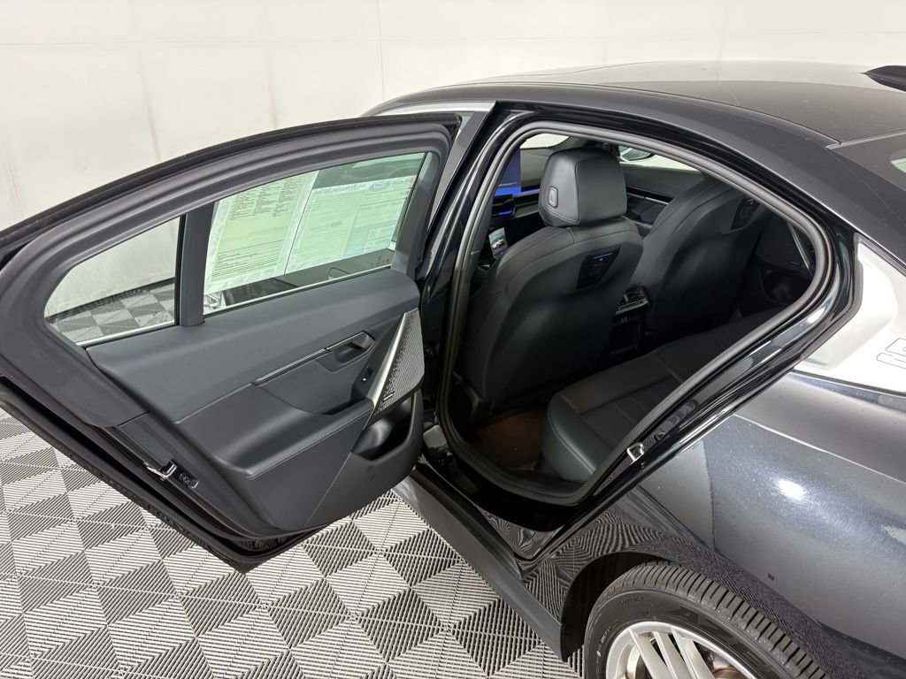 Used 2024 BMW 530i xDrive image 19