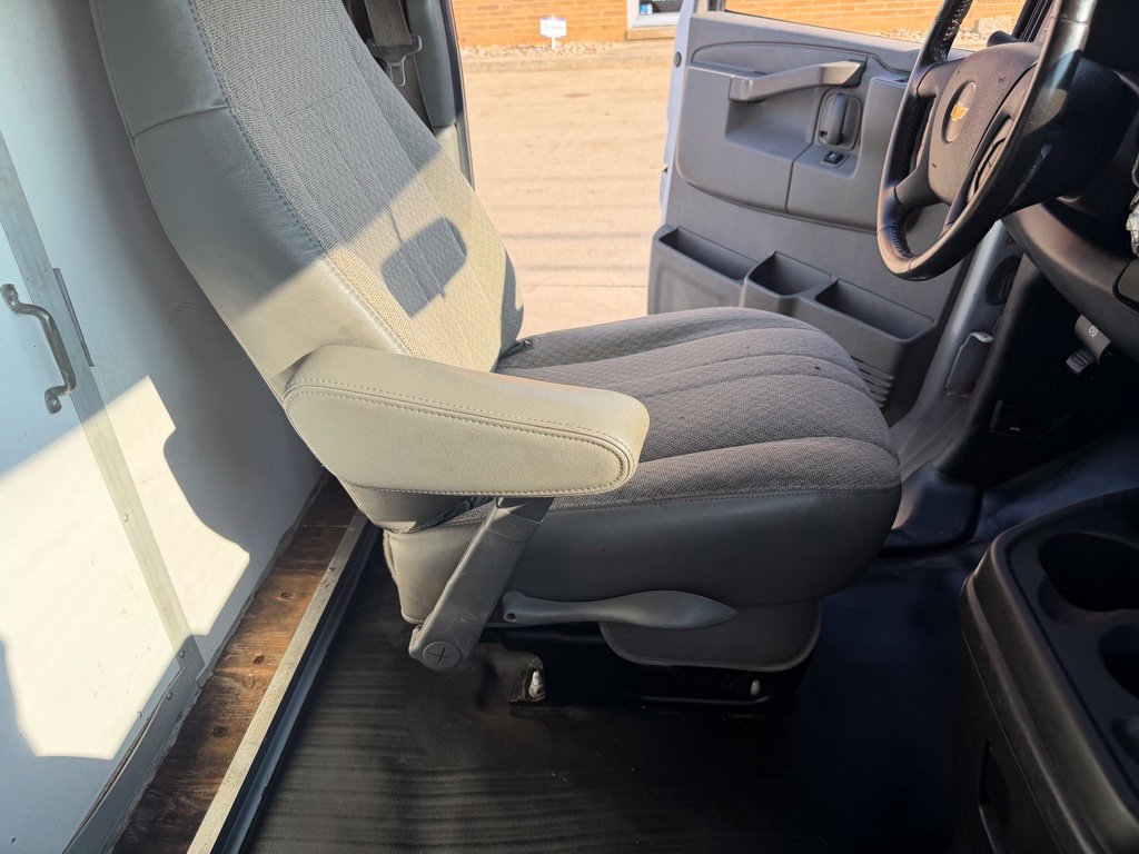 Used 2020 Chevrolet Express 3500 w/ Power Convenience Package RWD image 26
