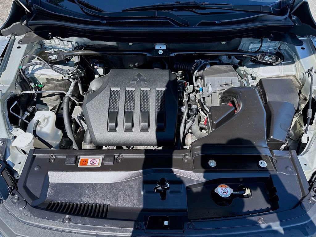 Used 2024 Mitsubishi Eclipse Cross LE image 29