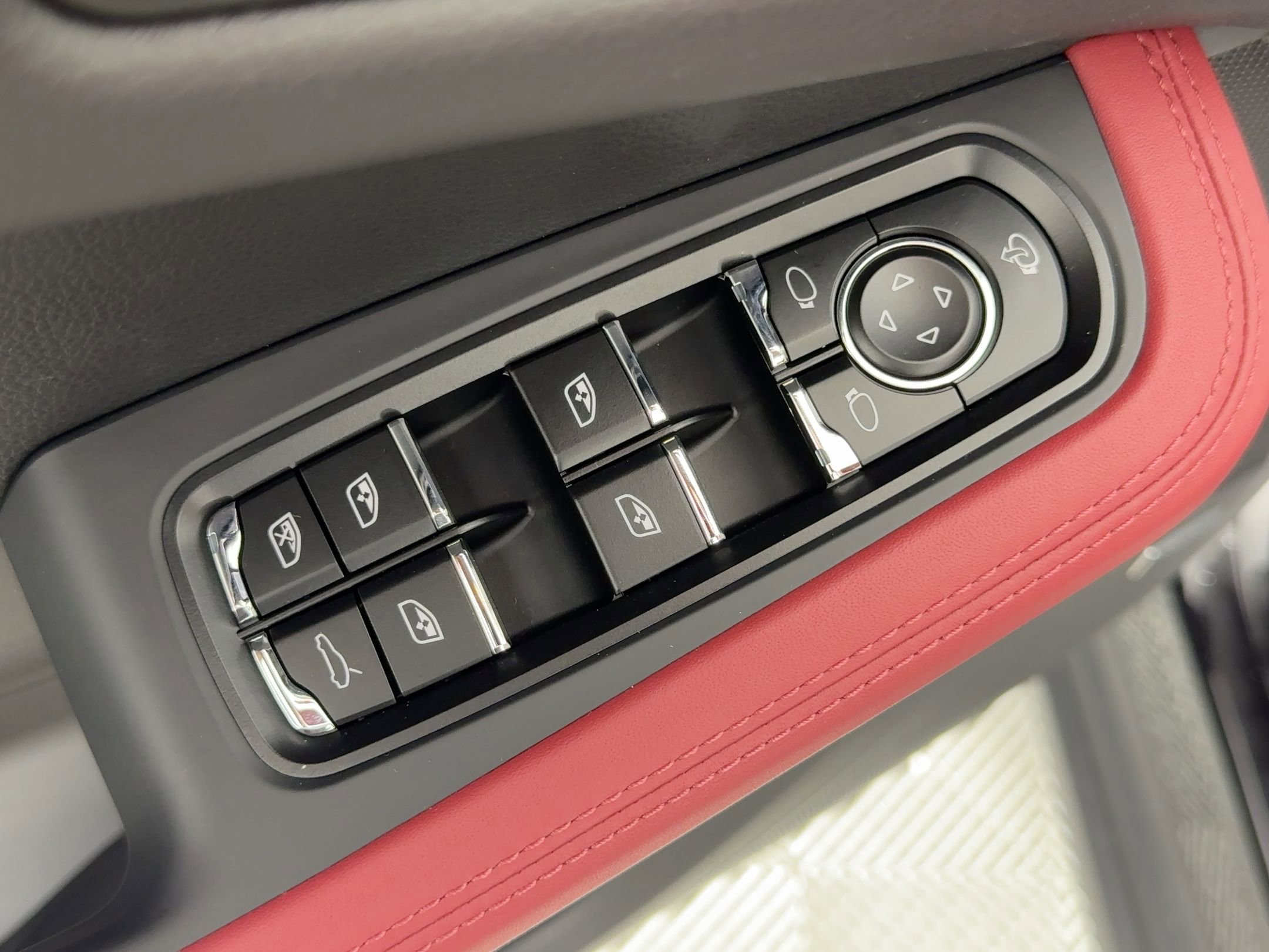 Used 2026 Porsche Macan S image 13