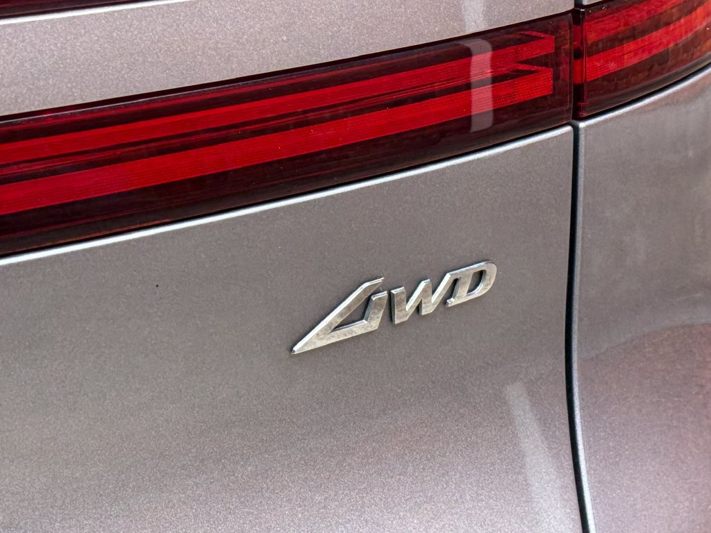 Used 2022 Genesis GV70 2.5T w/ Advanced Package AWD/4WD image 5