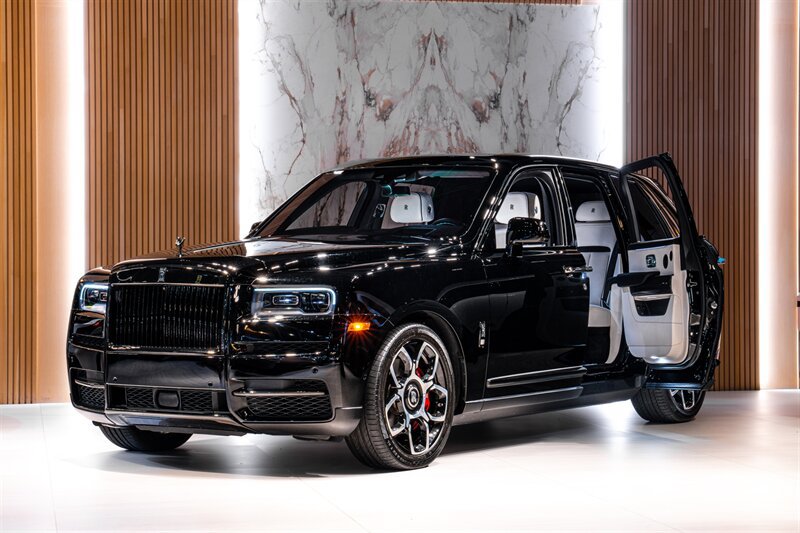 Used 2023 Rolls-Royce Cullinan Black Badge w/ Dark Exterior Package AWD/4WD image 2