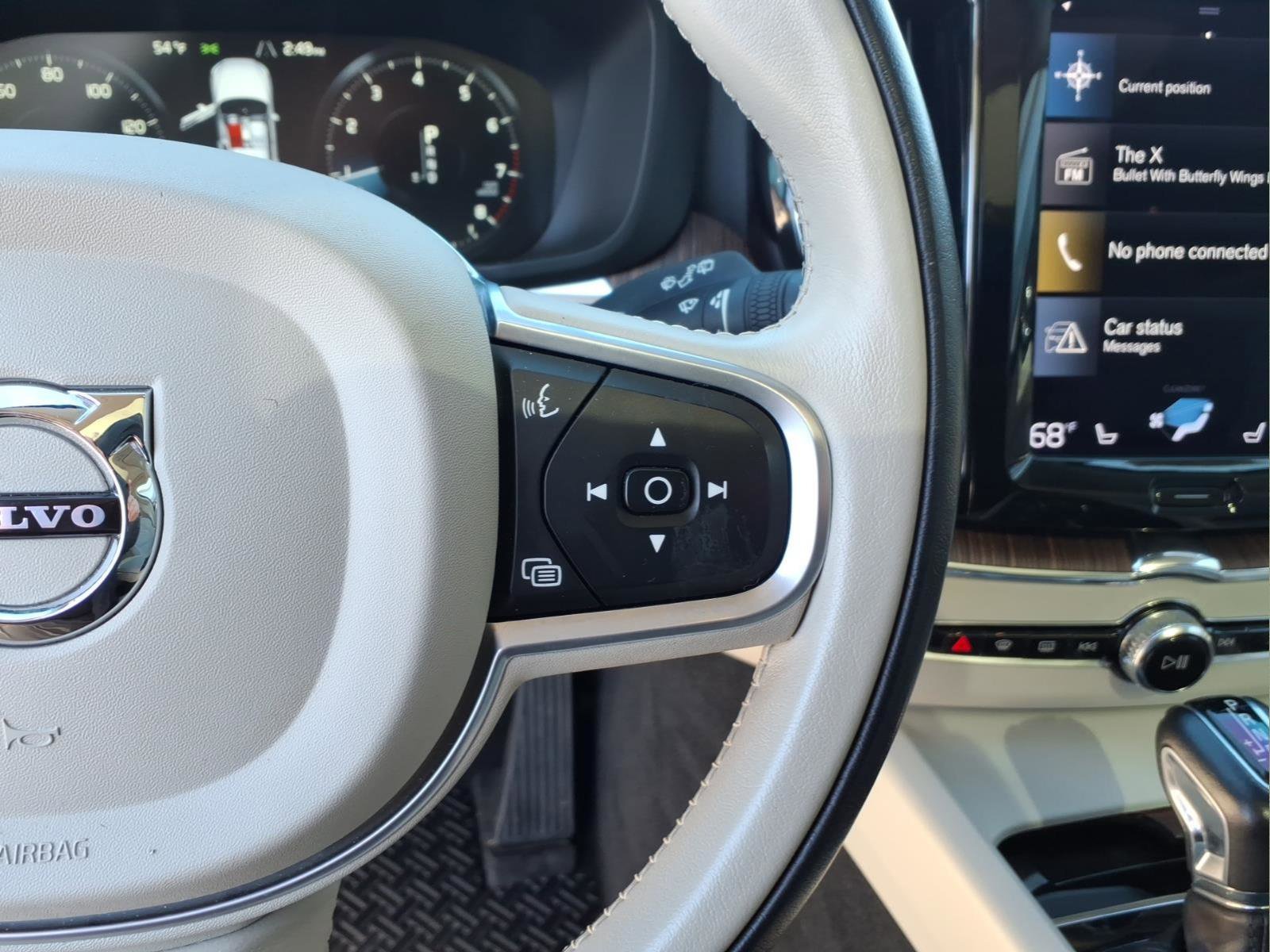 Used 2021 Volvo XC60 T5 Momentum w/ Premium Package image 22