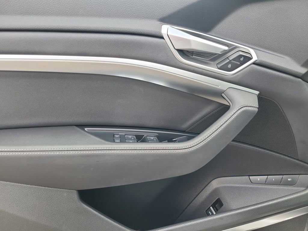 Used 2021 Audi e-tron Premium Plus w/ Premium Plus Package AWD/4WD image 10