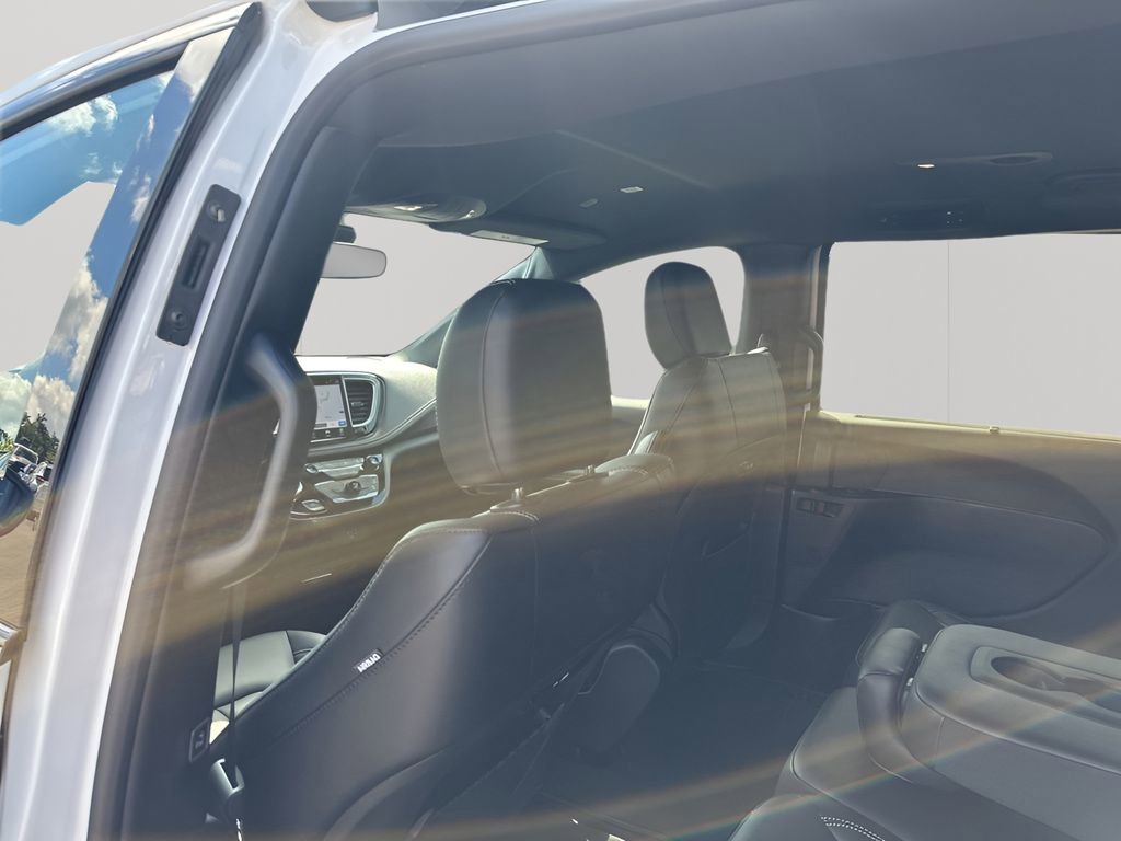 New 2026 Chrysler Pacifica Select w/ S Appearance Package FWD image 21