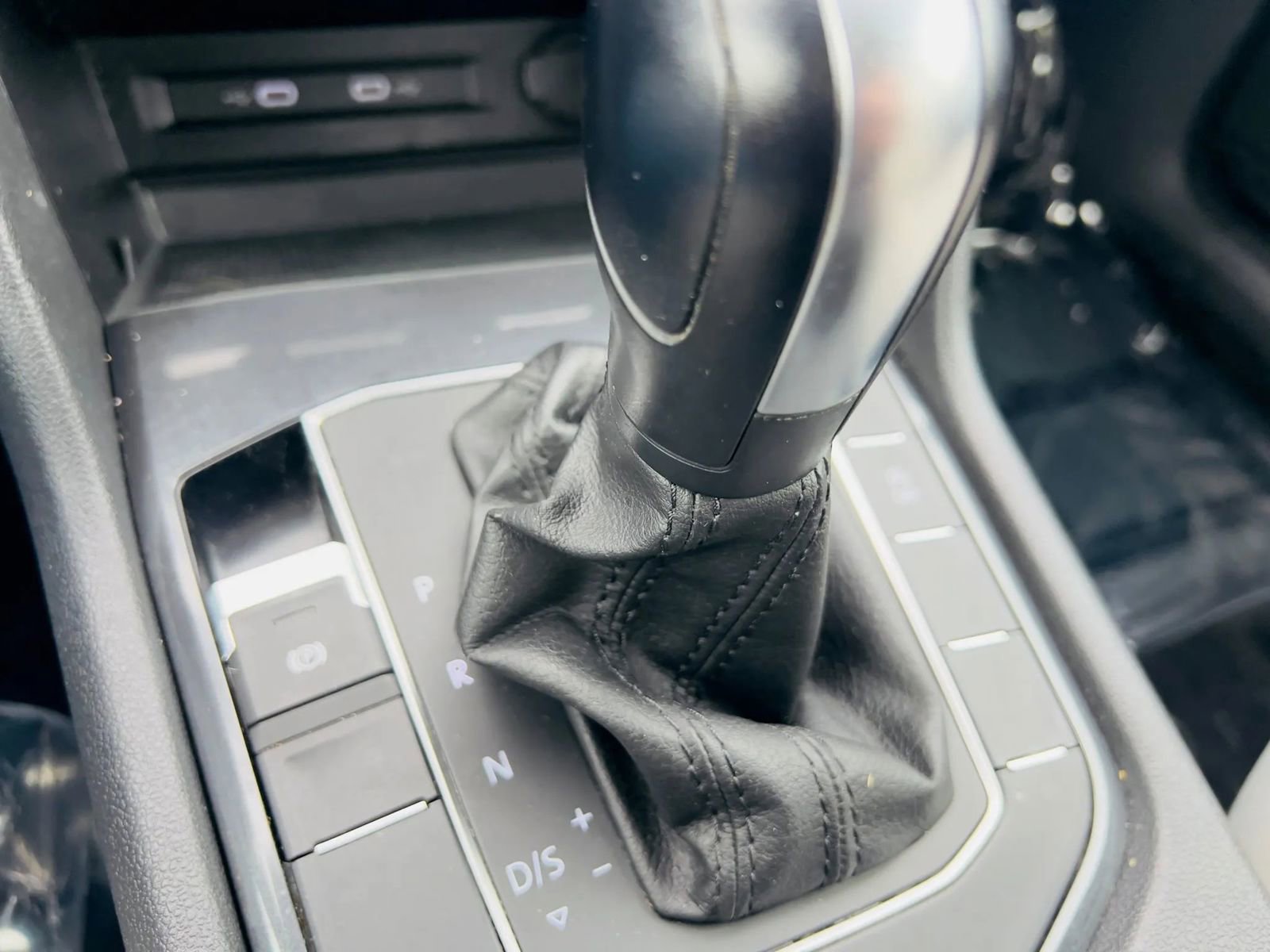 Used 2020 Volkswagen Tiguan S w/ 3rd Row Seat Package image 30