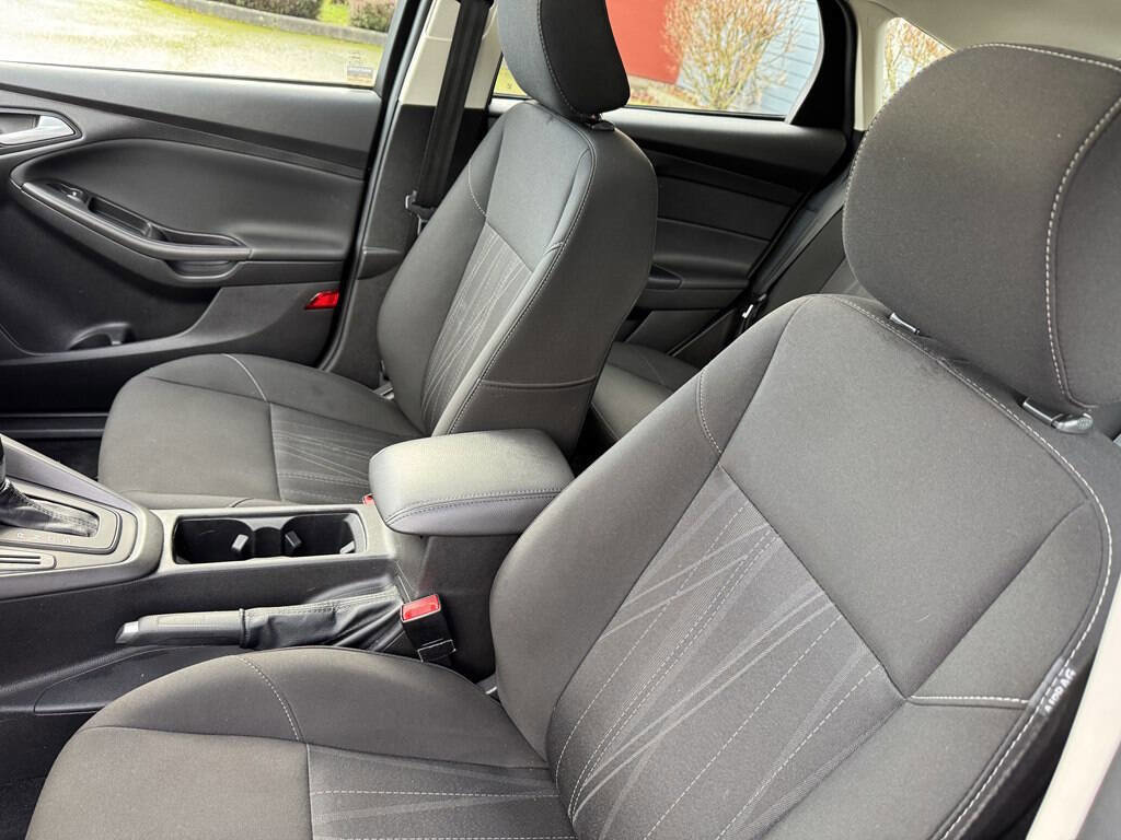 Used 2017 Ford Focus SEL image 18